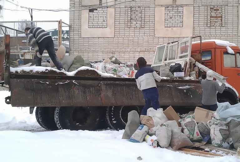 Вывоз мусора с грузчиками газель по Батайску